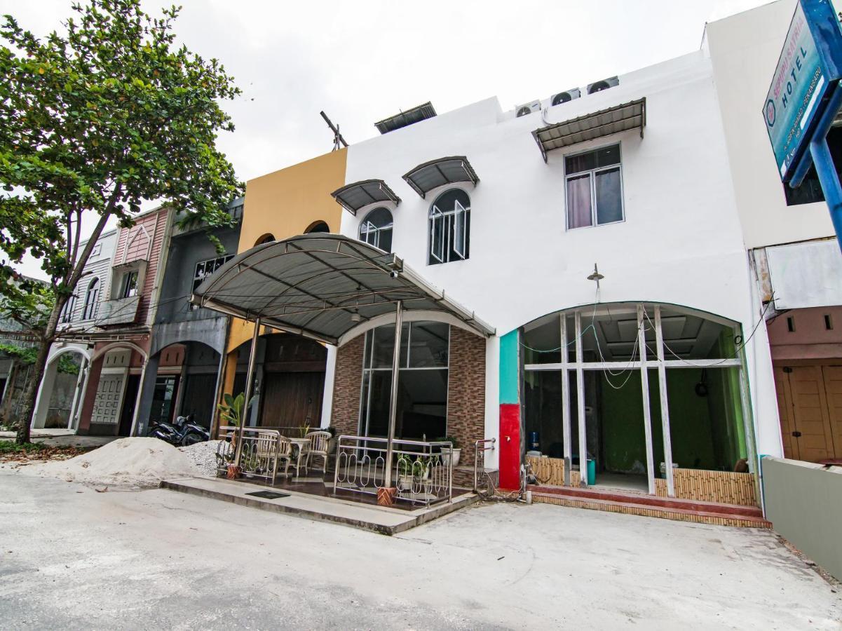 פקאנבארו Oyo 90897 Hotel Sepupu Satria מראה חיצוני תמונה