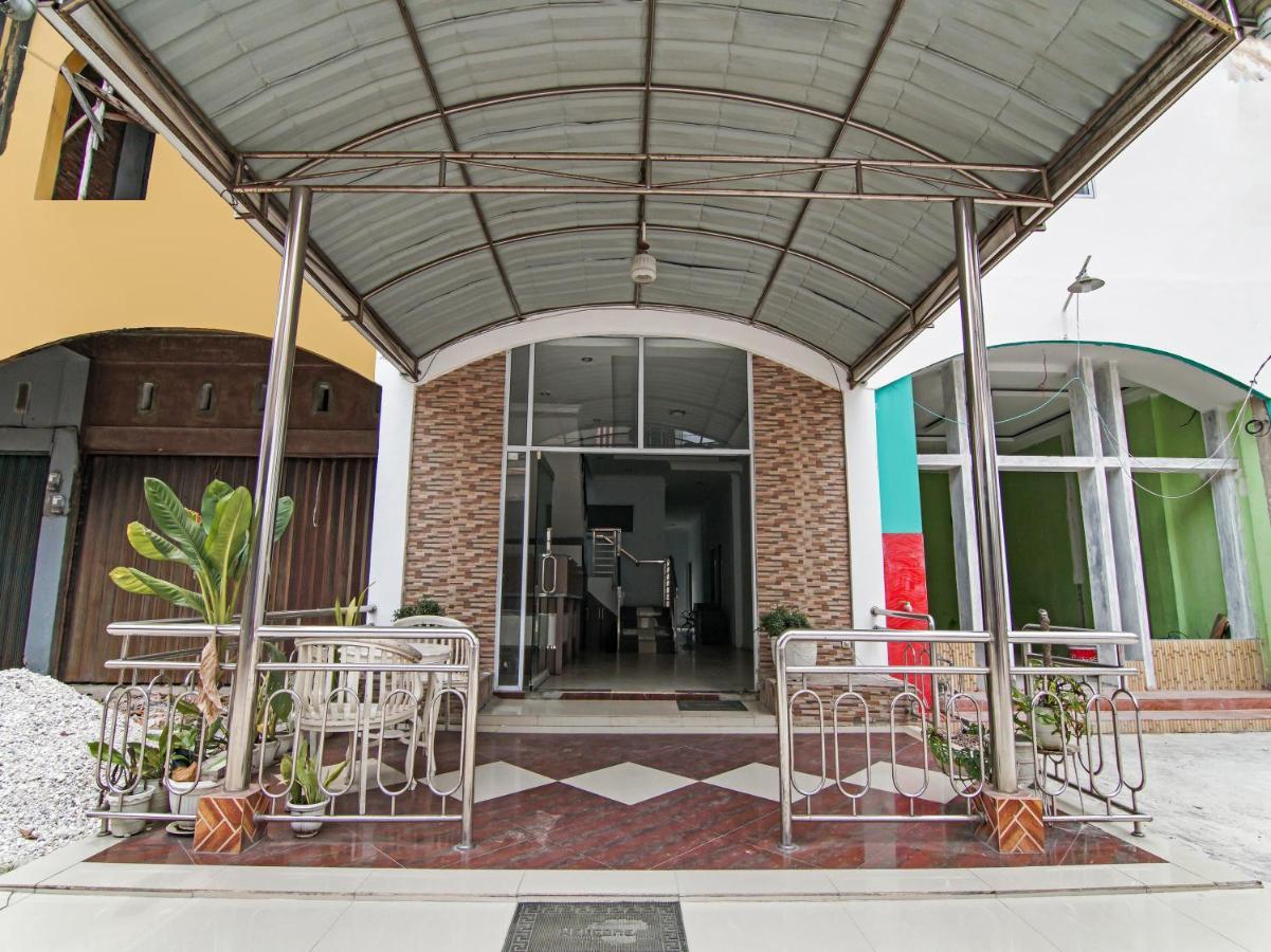 פקאנבארו Oyo 90897 Hotel Sepupu Satria מראה חיצוני תמונה
