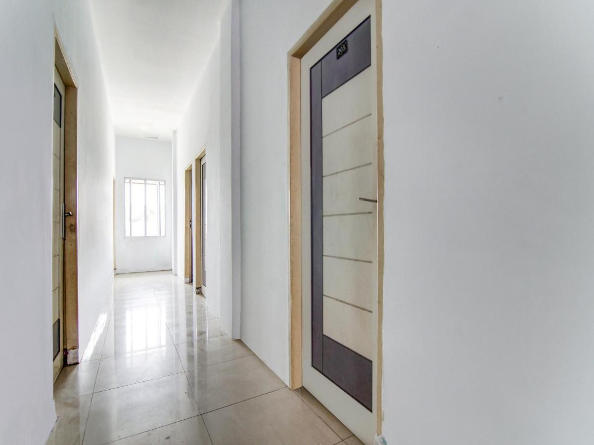 פקאנבארו Oyo 90897 Hotel Sepupu Satria מראה חיצוני תמונה